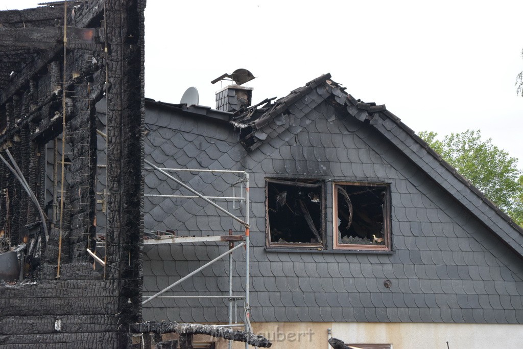 Schwerer Brand in Einfamilien Haus Roesrath Rambruecken P026.JPG - Miklos Laubert